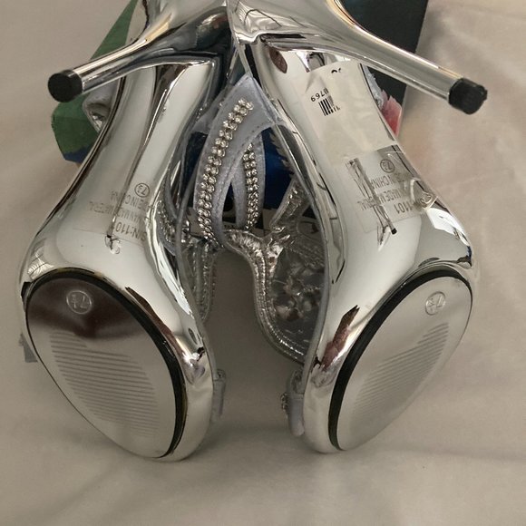 NIB Italina by Summer Rio Silver Sandals sz. 7.5 - Picture 4 of 6